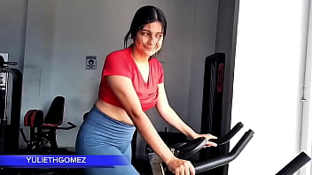 At the gym i give my stepfather a great blowjob while the trainer is watching us casero real