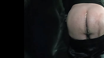 My girlfriend puts a banana in my ass mi novia me mete una banana en el culo