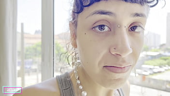 Novinha vai a primeira vez no motel e tenta perder a virgindade do cú