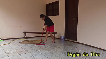 Três gostosas pegando o amigo sem uma saber da outra