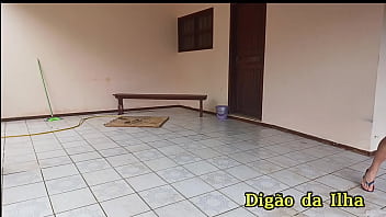 Três gostosas pegando o amigo sem uma saber da outra
