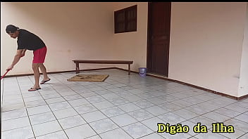 Três gostosas pegando o amigo sem uma saber da outra