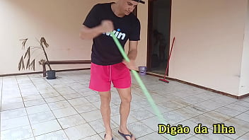 Três gostosas pegando o amigo sem uma saber da outra