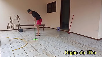 Três gostosas pegando o amigo sem uma saber da outra