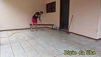 Três gostosas pegando o amigo sem uma saber da outra