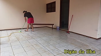 Três gostosas pegando o amigo sem uma saber da outra