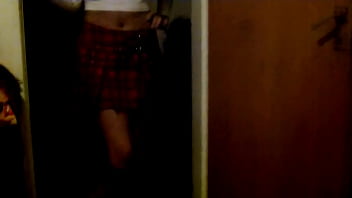 Colegiala hace trabajo practico de educacion sexual