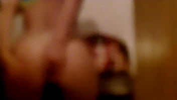 Colegiala hace trabajo practico de educacion sexual