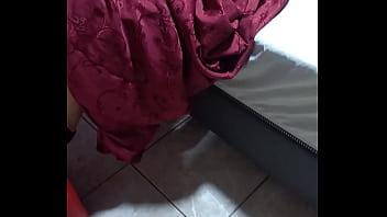 Joven acepta usar lencería en lima por dinero