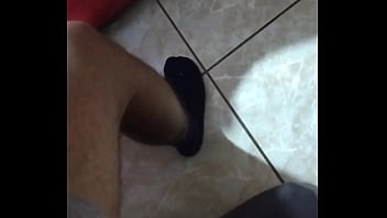 Joven acepta usar lencería en lima por dinero