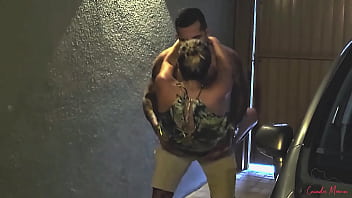 Levando rola do comedor no drive in e o marido corno fica de fora