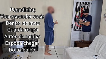 Corno chama amigo e o deixa ver sua esposa e participa do sexo