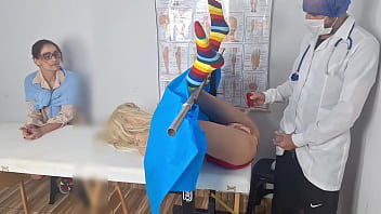 Madrasta leva enteada pela primeira vez ao ginecologista