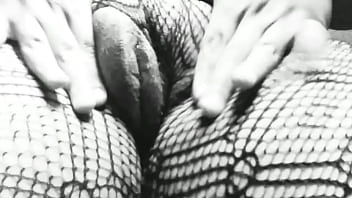 Tocandome la colita sola