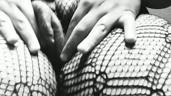 Tocandome la colita sola