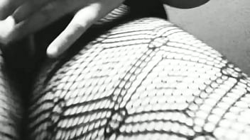 Tocandome la colita sola