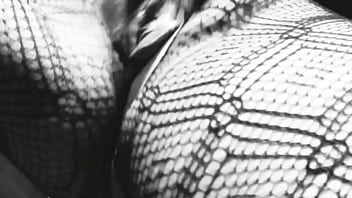 Tocandome la colita sola