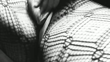 Tocandome la colita sola