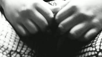 Tocandome la colita sola