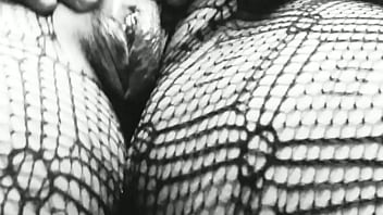 Tocandome la colita sola