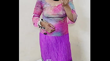 هذه ليست امرأة عربية أصيلة، إنها نار، ما أجملها من جمال رقيق، ما أجمل عيونها الساحرة