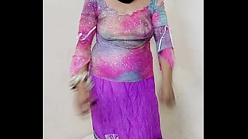 هذه ليست امرأة عربية أصيلة، إنها نار، ما أجملها من جمال رقيق، ما أجمل عيونها الساحرة