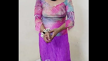 هذه ليست امرأة عربية أصيلة، إنها نار، ما أجملها من جمال رقيق، ما أجمل عيونها الساحرة