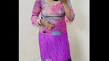 هذه ليست امرأة عربية أصيلة، إنها نار، ما أجملها من جمال رقيق، ما أجمل عيونها الساحرة