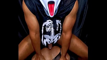 Después de la rumba de halloween mi mejor amiga se dejo coger