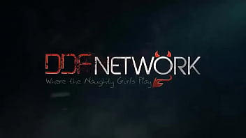 Sunshine masturbation voluptuous blonde fingers her box