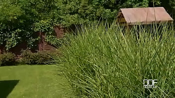 Sunshine masturbation voluptuous blonde fingers her box