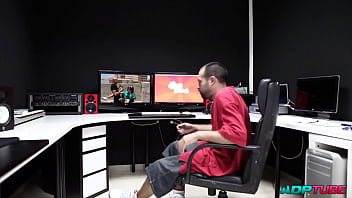 Trini la auténtica comepollas se la traga entera