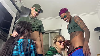 Novinhas fazendo trocas de casais pela primeira vez vídeo completo no share e no red