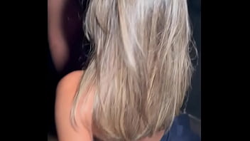 Arrebentei a casadinha gostosa na casa de peguei a safada no bar fodi gostoso na cabine e o corno filmou tudo