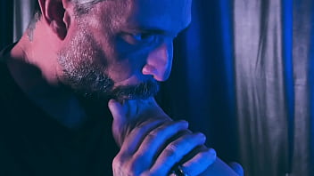 Feel my feet melting on your mouth