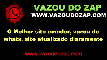 Vizinha dando o cuzinho e a bucetinha melada