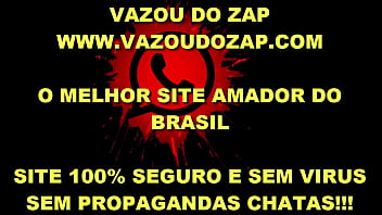 Vizinha dando o cuzinho e a bucetinha melada