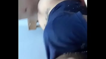 A Pelo Con El De Seguridad thumbnail