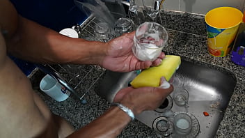 Falou pra esposa que estava ajudando a enteada no almoço – amopornobr