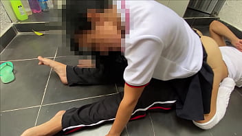Padrastro Pervertido Y Cochino Encuentra A Su Petite Hijastra Lavando Sus Calzoncitos Y Le Clava La Varga Directo Al Coño Hasta Dejarla Cubierta De Semen thumbnail