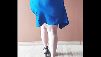 Chica muestra sus nalgotas y espera ser penetrada