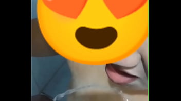 Cara me pagou para mijar na minha boca e eu engolir o mijo dele né que eu gostei quero de novo