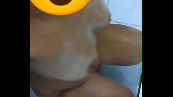 Cara me pagou para mijar na minha boca e eu engolir o mijo dele né que eu gostei quero de novo