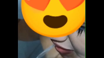 Cara me pagou para mijar na minha boca e eu engolir o mijo dele né que eu gostei quero de novo