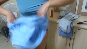 On the beach i chat with my lover he asks me to masturbate thinking about him