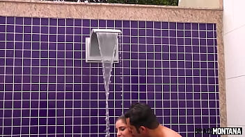 Baixinha rabuda nina lins levou leite na bucetinha