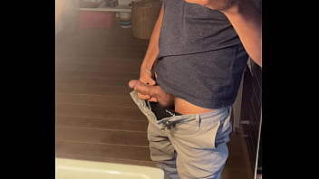 Punheta No Banheiro thumbnail