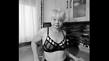 Coucou toi je suis une milf mature toute chaude qui aime le sexe