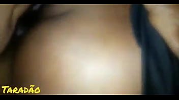 Enchendo o rabinho da preta de porra