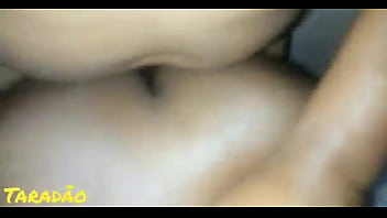 Enchendo o rabinho da preta de porra